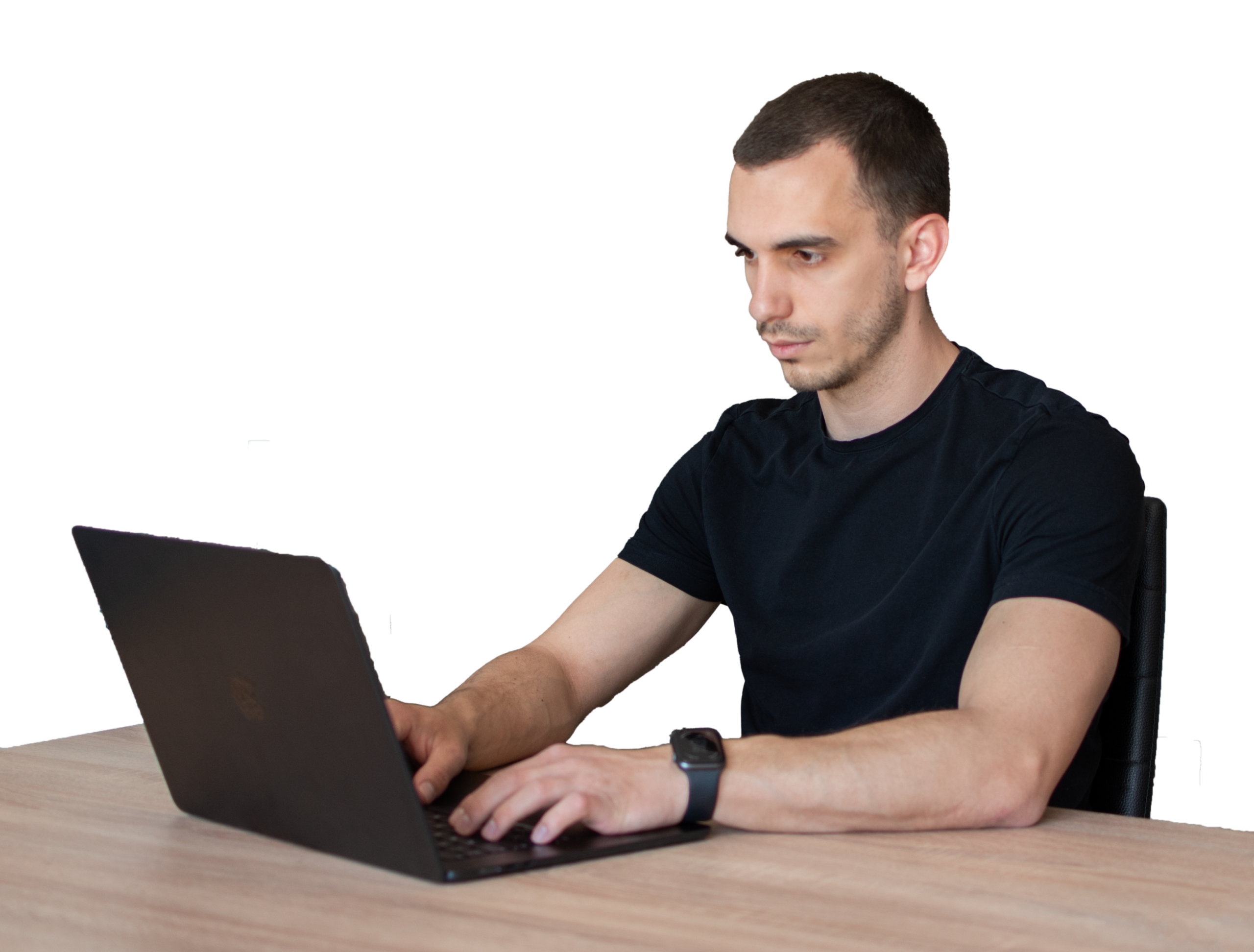 Nagy Dániel, a BrandGo technológiai ügynökség alapítója egy prémium B2B weboldal és CRM rendszer fejlesztésén dolgozik laptopon.